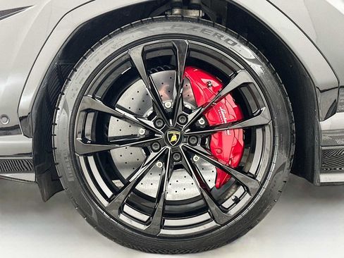 Used 2022 Lamborghini Urus image 32