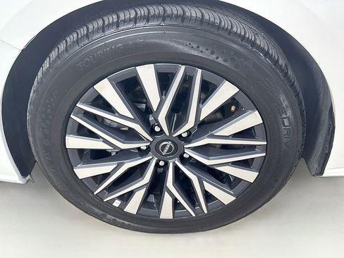 Used 2025 Nissan Altima 2.5 SV FWD image 37