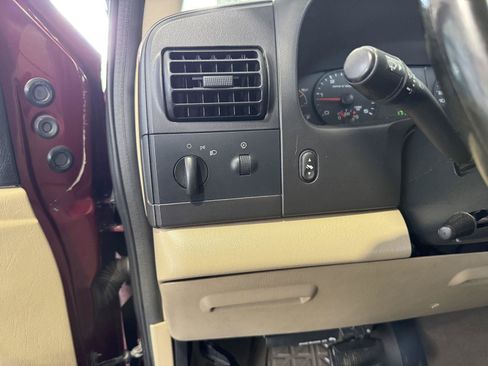 Used 2005 Ford F250 XL AWD/4WD image 16