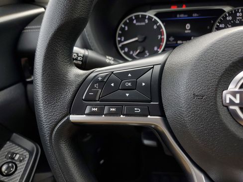 Used 2025 Nissan Sentra SV image 19