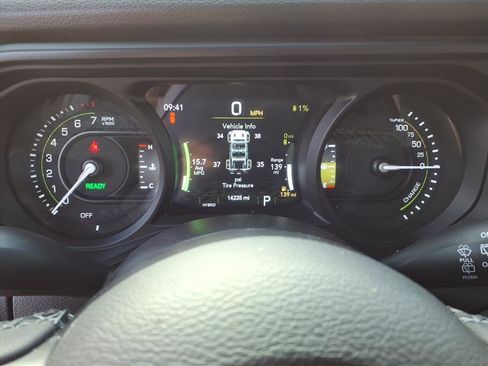 Used 2025 Jeep Wrangler Willys image 28