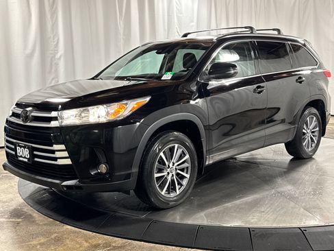 Used 2018 Toyota Highlander XLE AWD/4WD image 1