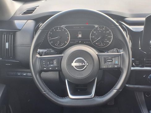 Used 2025 Nissan Pathfinder SV FWD image 12