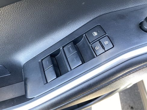 Used 2024 Toyota Highlander XLE FWD image 20