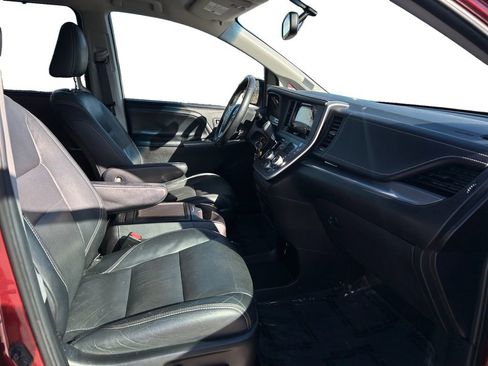 Used 2015 Toyota Sienna SE image 16