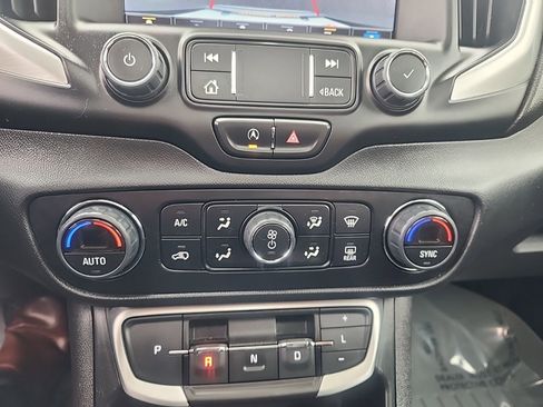 Used 2023 GMC Terrain SLT w/ Infotainment Package II image 25