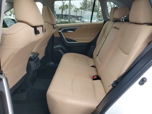 Used 2022 Toyota RAV4 XLE w/ Convenience Package image 12