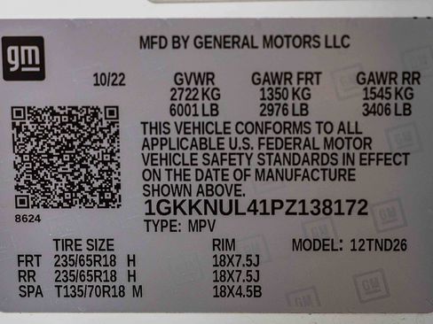 Used 2023 GMC Acadia SLT w/ LPO, Floor Liner Package image 32