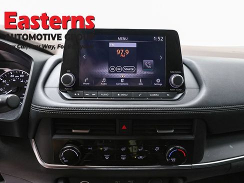 Used 2023 Nissan Rogue S AWD/4WD image 12