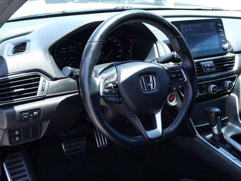 Used 2018 Honda Accord Sport image 2