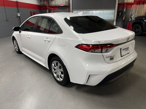 Used 2025 Toyota Corolla LE w/ Convenience Package image 9