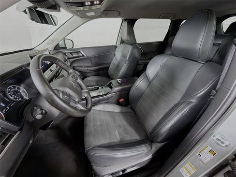 Used 2025 Mitsubishi Outlander SE AWD/4WD image 2