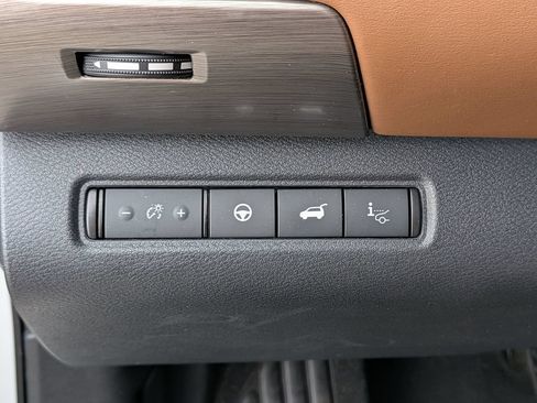 Used 2023 Nissan Pathfinder Platinum w/ Cargo Package AWD/4WD image 19