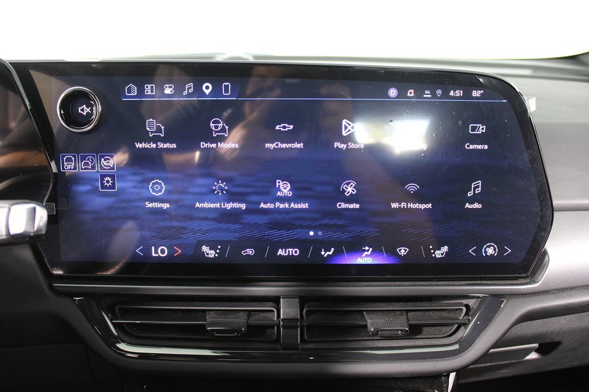 Used 2024 Chevrolet Equinox EV RS FWD image 6