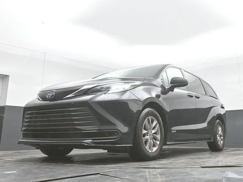 Used 2021 Toyota Sienna LE FWD image 44