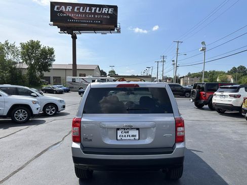 Used 2017 Jeep Patriot Latitude AWD/4WD image 12
