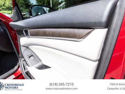 Used 2018 Honda Accord Touring image 32