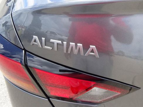 Used 2025 Nissan Altima 2.5 SV FWD image 10