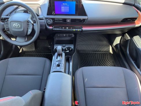 Used 2025 Toyota Prius Plug-In Hybrid FWD image 16