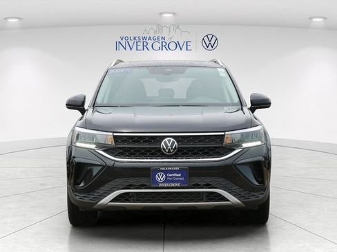 Certified 2023 Volkswagen Taos SE w/ Panoramic Sunroof Package AWD/4WD image 2