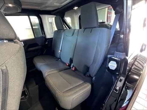 Used 2025 Jeep Wrangler Unlimited Sahara AWD/4WD image 14