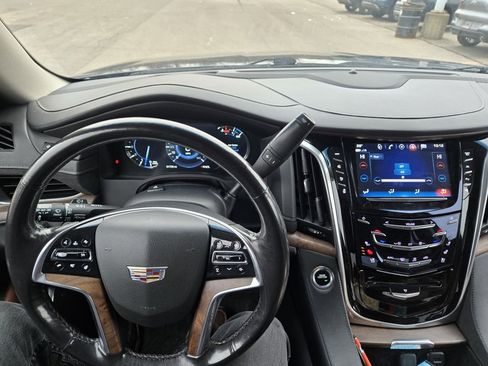 Used 2020 Cadillac Escalade Luxury image 21