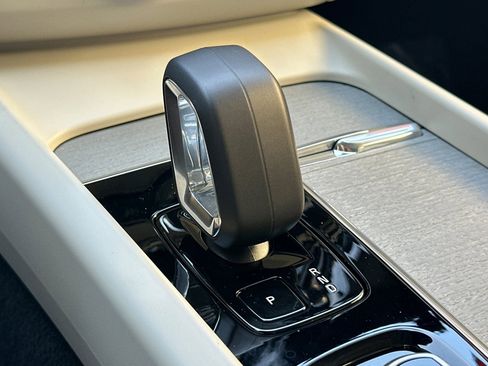 Certified 2025 Volvo XC60 T8 Plus w/ Protection Package Premier image 24