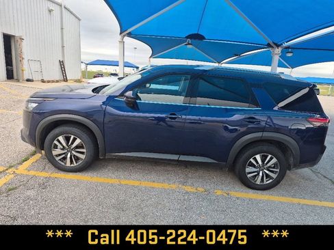 Used 2025 Nissan Pathfinder SL AWD/4WD image 5