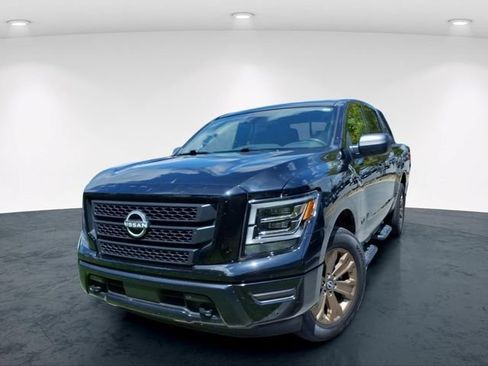 Used 2024 Nissan Titan SV w/ SV Bronze Edition Package AWD/4WD image 4