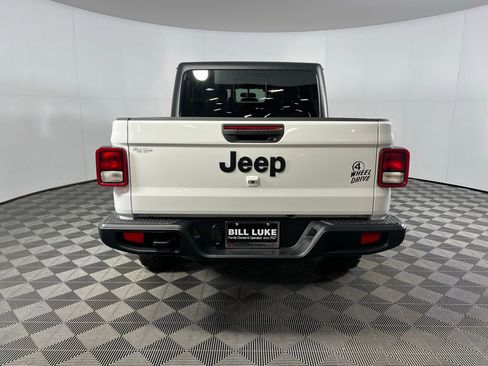 Used 2023 Jeep Gladiator Sport AWD/4WD image 7
