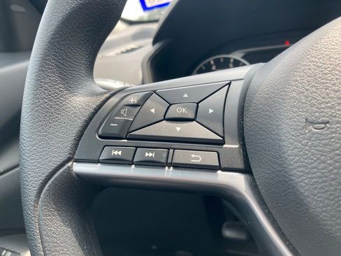 Used 2025 Nissan Altima 2.5 SV FWD image 12