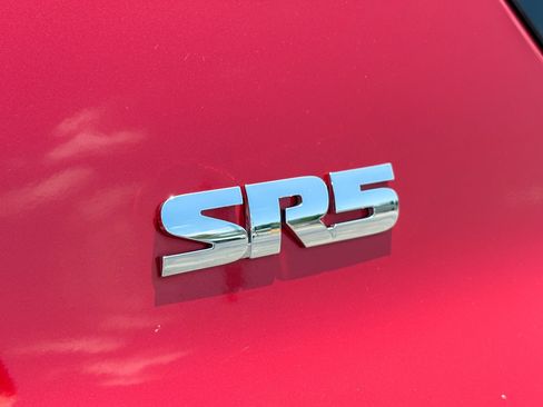 Used 2022 Toyota 4Runner SR5 Premium w/ Moonroof Package AWD/4WD image 19