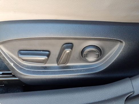 Used 2023 Toyota Camry SE image 15