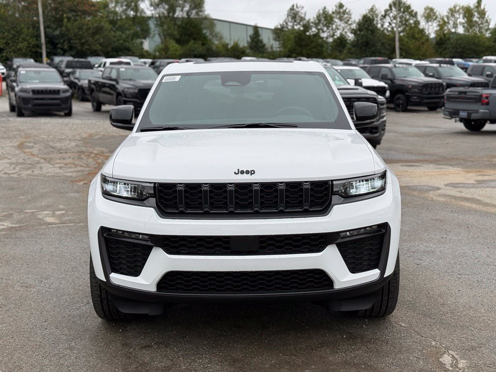New 2027 Jeep Grand Cherokee Limited AWD/4WD image 3