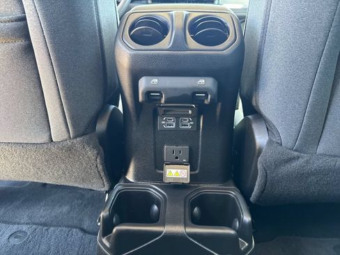 Used 2025 Jeep Wrangler Unlimited Sahara AWD/4WD image 30