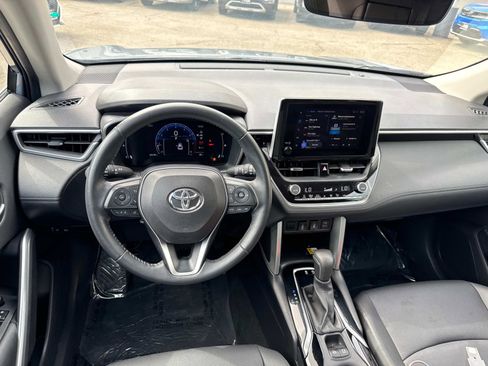 Used 2023 Toyota Corolla Cross XLE w/ Black Badges Package (TMS) FWD image 9