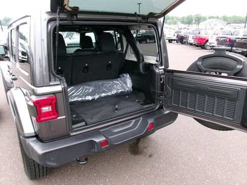 Certified 2025 Jeep Wrangler Unlimited Sahara w/ Safety Group AWD/4WD image 17