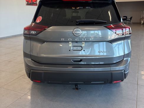 Used 2024 Nissan Rogue SV image 5