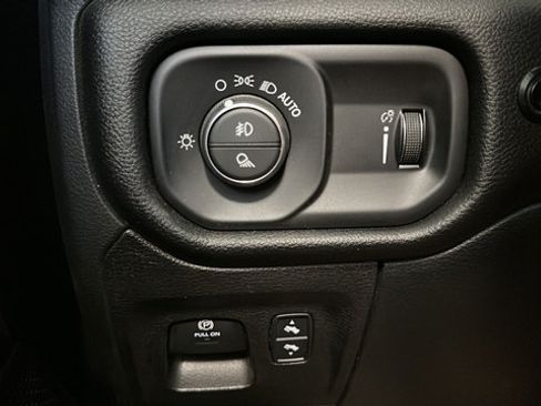 Used 2022 RAM 1500 Big Horn AWD/4WD image 32