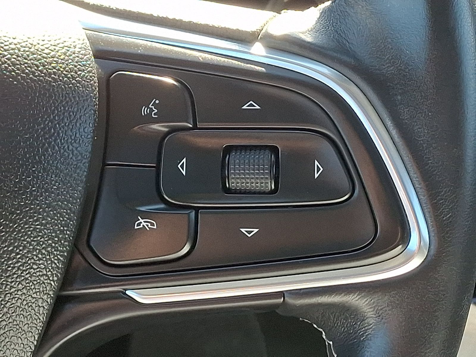 Used 2020 Buick Encore GX Preferred w/ Cold Weather Comfort Package AWD/4WD image 23