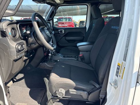 Used 2024 Jeep Wrangler Unlimited Rubicon 4xe image 31