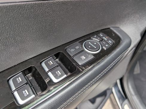 Used 2020 Kia Sorento SX image 29