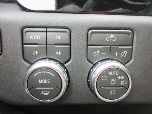 New 2026 GMC Sierra 3500 SLE w/ SLE Value Package AWD/4WD image 17