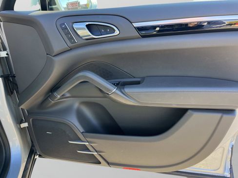Used 2017 Porsche Cayenne Platinum Edition image 34