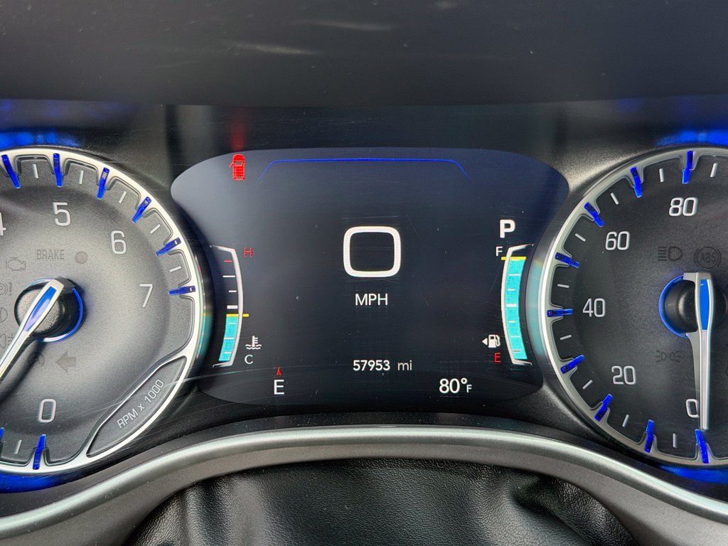 Used 2025 Chrysler Pacifica Select FWD image 2