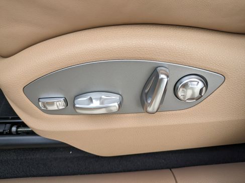 Used 2023 Porsche Macan image 19