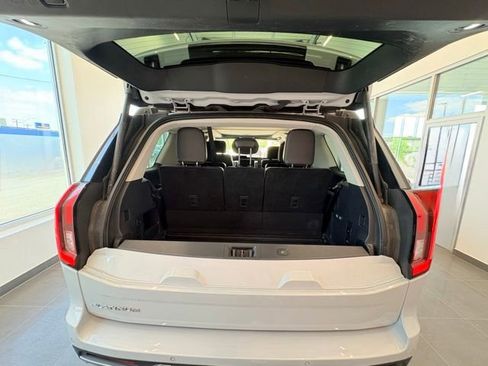 Used 2025 Ford Expedition Platinum AWD/4WD image 32