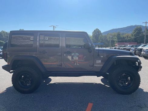 Used 2017 Jeep Wrangler Unlimited Sport w/ Quick Order Package 24S image 8