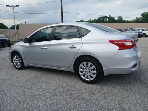 Used 2019 Nissan Sentra S FWD image 5