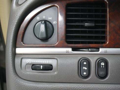 Used 2006 Lincoln Town Car Designer Series RWD image 19